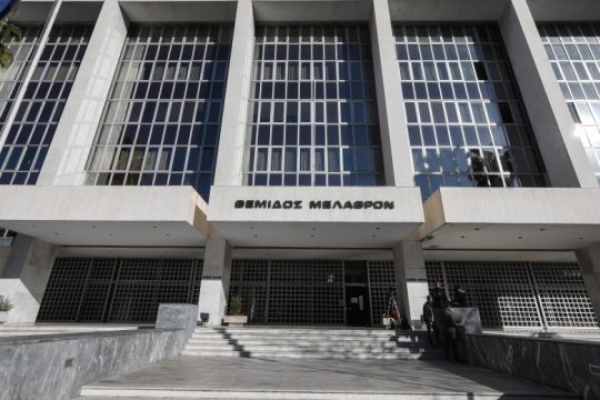 Novartis: επιμονή των 6 πολιτικών για τους μάρτυρες
