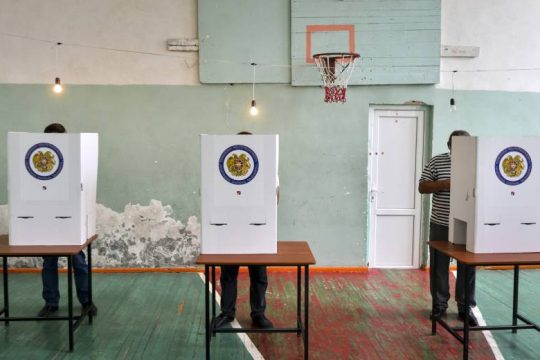 Νίκη για το κόμμα του πρωθυπουργού Πασινιάν στην Αρμενία