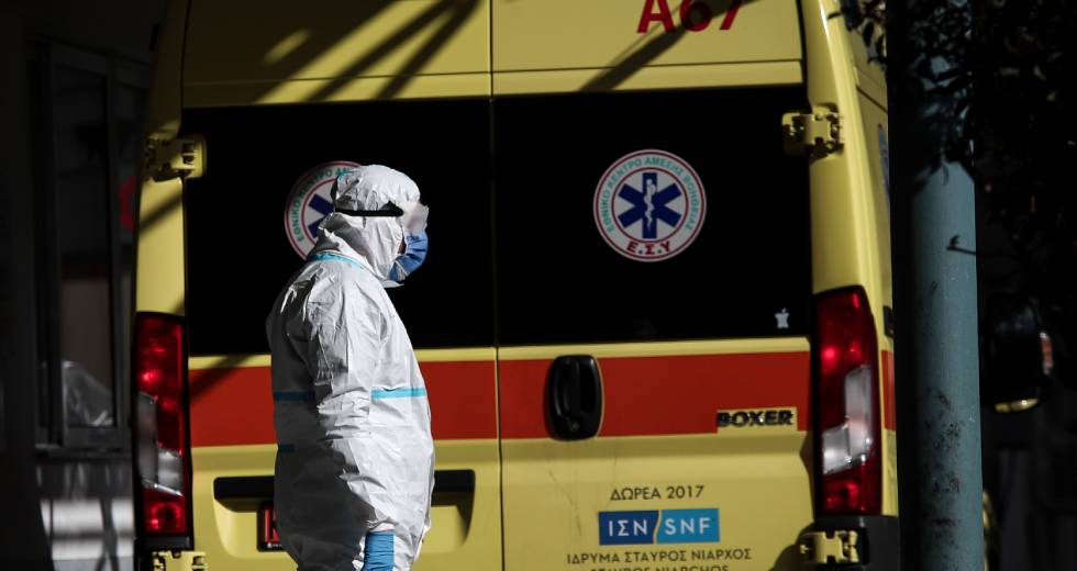 Επιμένει η πανδημία: αύξηση διασωληνώσεων και εισαγωγών σε νοσοκομεία