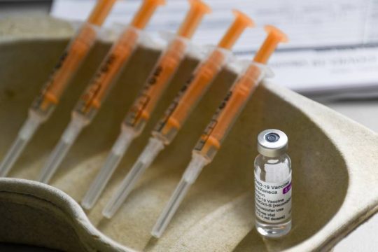 Ισχυρή η ανοσολογική απόκριση από την τρίτη δόση του εμβολίου της AstraZeneca