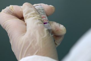 Χάθηκαν στον ουρανό και στα… AstraZeneca