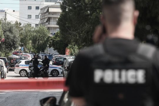 «Πυροβολεί» η αντιπολίτευση