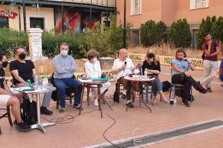«Δεν θα βάλουμε εμείς κουκούλες»