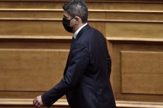 «Μαστίγιο και καρότο» για την αναδιάρθρωση