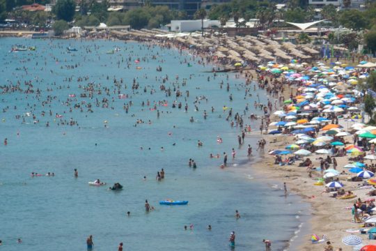 Στα ύψη ο υδράργυρος, βοριάδες στο Αιγαίο