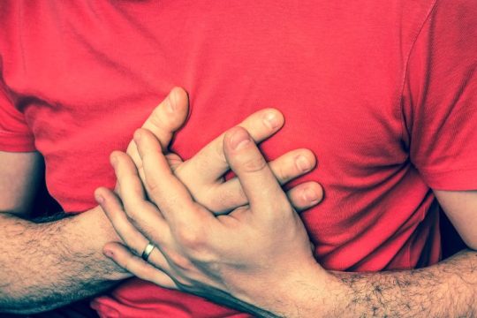 Πώς ξεχωρίζουμε τις απλές παρενέργειες των εμβολίων από τις καρδιακές επιπλοκές
