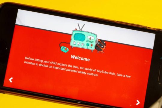 Με κινούμενα σχέδια, αλλά και βίντεο στο TikTok διασκέδασαν τα παιδιά στην πανδημία