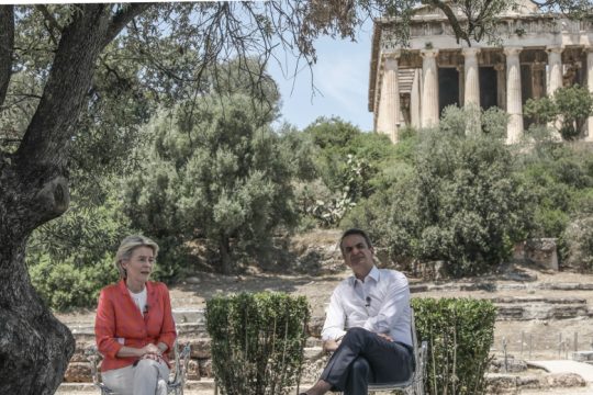 Πυρ ομάδον από την αντιπολίτευση για το επικοινωνιακό σόου Μητσοτάκη – ντερ Λάιεν