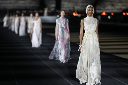 Η κοροϊδία της Λίνας Μενδώνη (και καλά κάνει)