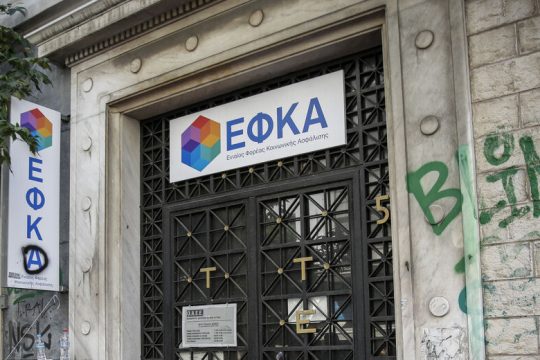 Τα πήλινα πόδια του γίγαντα
