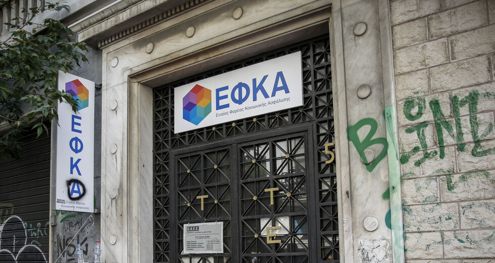 Τα πήλινα πόδια του γίγαντα