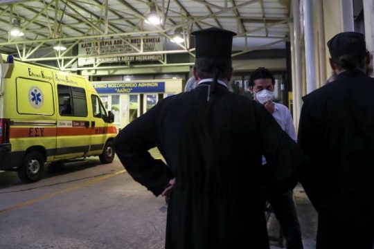 Στον εισαγγελέα ο ιερέας που έριξε βιτριόλι σε μητροπολίτες