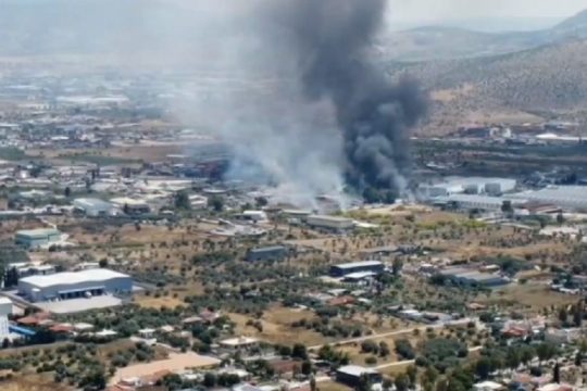 Στις φλόγες βυτιοφόρο στα Νεόκτιστα Ασπροπύργου