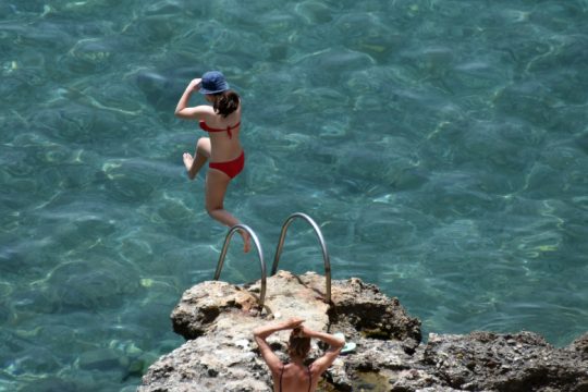 Η Ελλάδα στις 5 χώρες της Ε.Ε. με εξαιρετικής ποιότητας νερά κολύμβησης