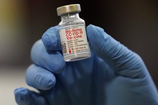 Αποτελεσματικό κατά της παραλλαγής Δέλτα φαίνεται το εμβόλιο της Moderna