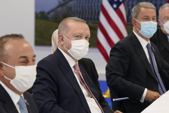 Απευθείας διάλογο και δυνατότητα επίλυσης όλων θεμάτων «βλέπει» με ΗΠΑ ο Ερντογάν
