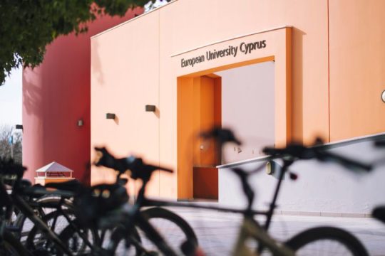 Οδοντίατροι «νέας γενιάς» στην Κύπρο: Αναβάθμιση της ποιότητας σπουδών