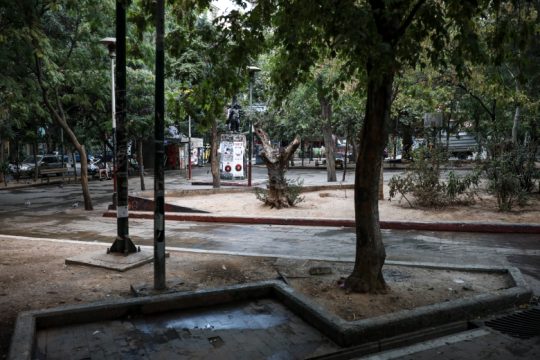Αγκάθι ο σταθμός Μετρό Εξαρχείων
