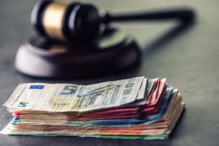 Προσδοκία χαλάρωσης της θηλιάς του χρέους