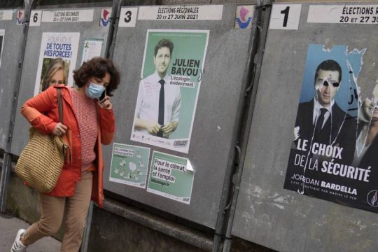 Κρίσιμο τεστ για τη δυναμική της ακροδεξιάς ο β’ γύρος των γαλλικών εκλογών
