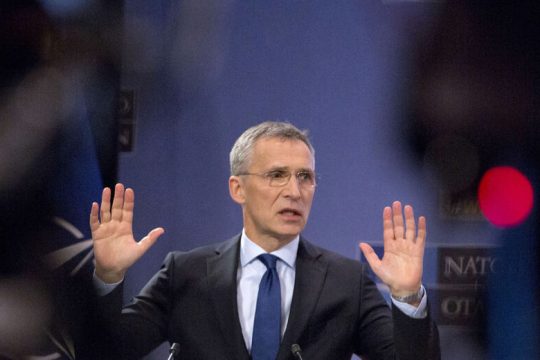 Κάνει πάλι πλάτες στην Τουρκία