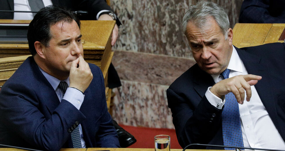 Εμβολιαστείτε, αλλιώς απολύεστε