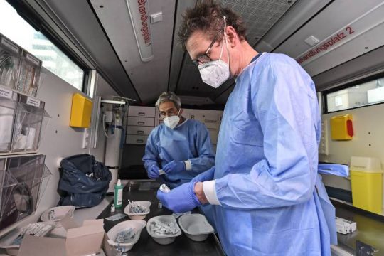 Ανεπάρκεια εμβολίων έφερε στη Γερμανία το άνοιγμα των ραντεβού για όλους