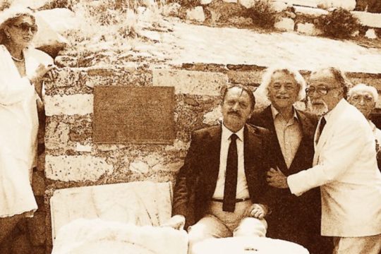 Δ. Κουτσούμπα: Το ΥΠΠΟΑ «ξεπλένεται» με τις πινακίδες Γλέζου – Σάντα
