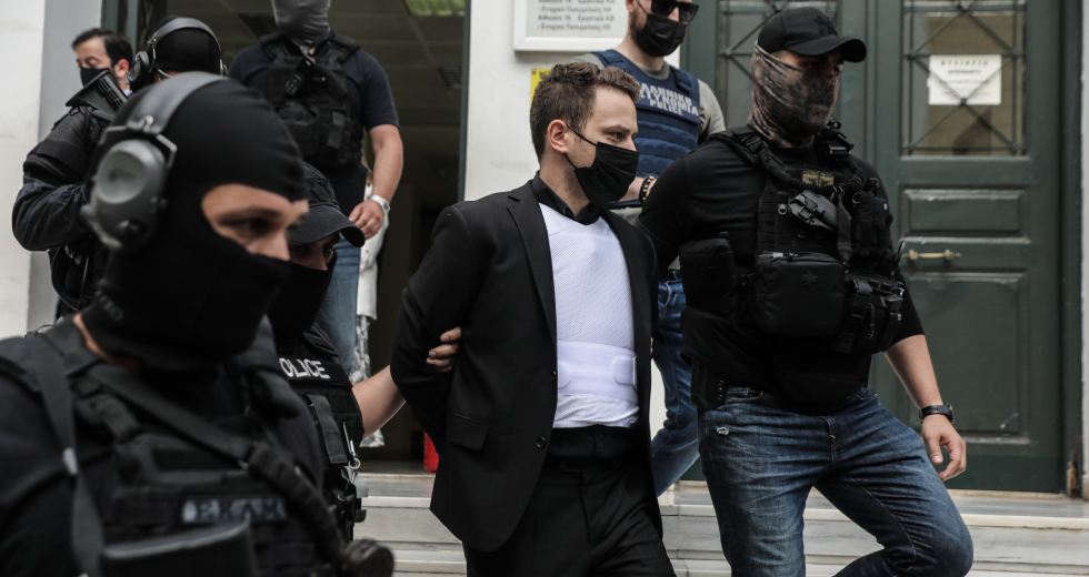 Η συνέχεια στις οθόνες, αλλά και στην κριτική σκέψη μας