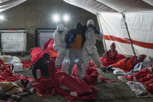 Δεκάδες πρόσφυγες – μετανάστες διασώθηκαν κοντά στις ακτές των Καναρίων Νήσων