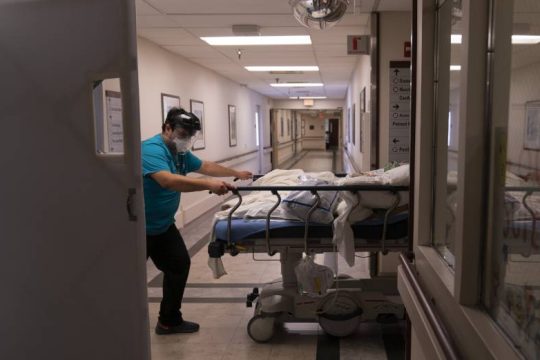 Έσπασε το φράγμα των 600.000 θανάτων από Covid-19 στις ΗΠΑ