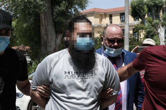 Νέα προθεσμία για την Τρίτη πήρε ο ιερέας που έριξε βιτριόλι σε μητροπολίτες