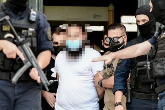 Αλλού ο παπάς κι αλλού τα ράσα