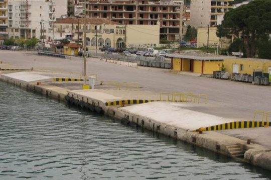 Πλοίο προσέκρουσε στο λιμάνι της Ηγουμενίτσας