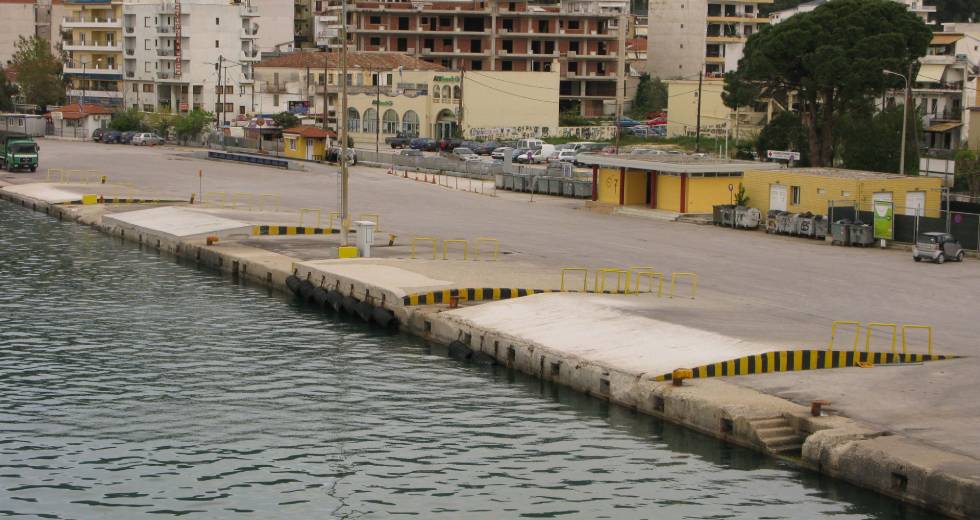 Πλοίο προσέκρουσε στο λιμάνι της Ηγουμενίτσας