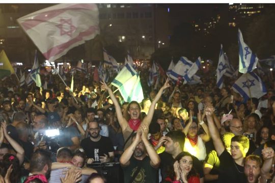Πανηγυρισμοί στο Ισραήλ για την αποχώρηση του Νετανιάχου