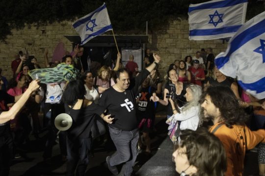 Τίτλοι τέλους στην εποχή Νετανιάχου – Νέα κυβέρνηση ψηφίζει η Κνεσέτ