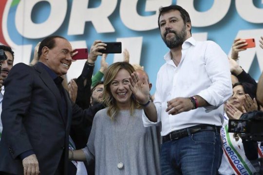 O Σίλβιο ασθενεί, ο Σαλβίνι φοβάται την Τζόρτζια Μελόνι