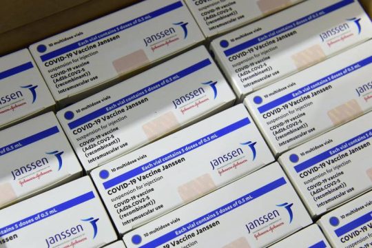 Πιθανή η χορήγηση ενισχυτικής δόσης σε όσους έκαναν το εμβόλιο της J&J