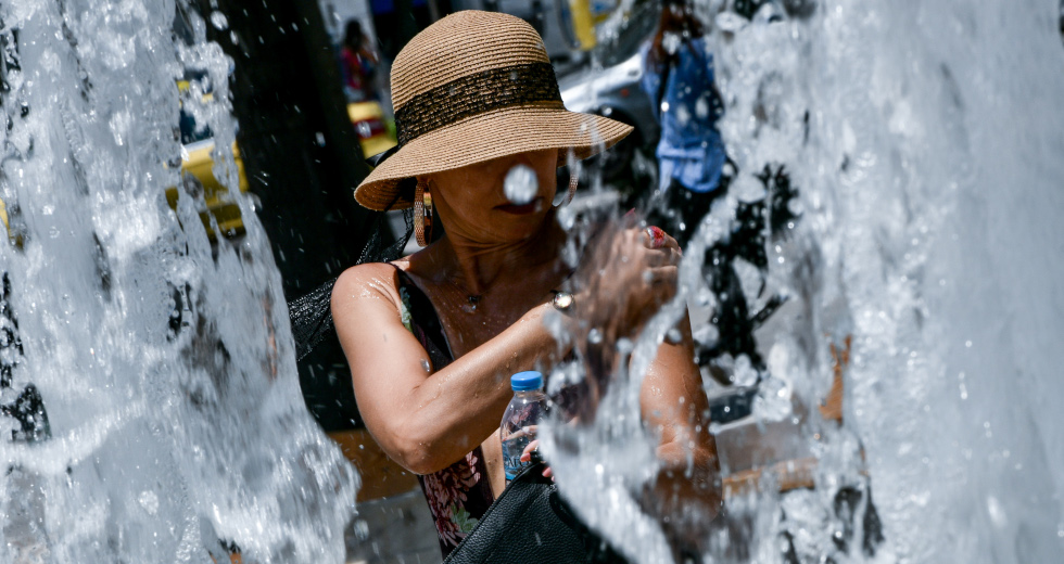 Καμίνι η χώρα την Πέμπτη με 40αρια και υψηλό κίνδυνο πυρκαγιάς