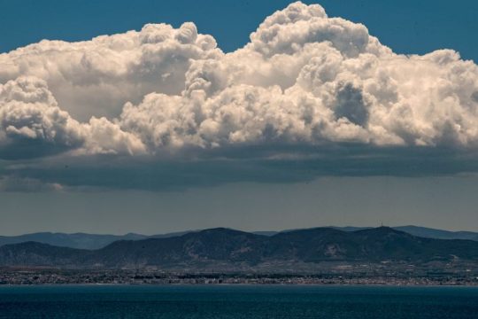 Άστατος ο καιρός του τριημέρου