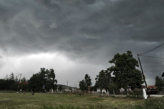 Άστατος ο καιρός με τοπικές βροχές και καταιγίδες