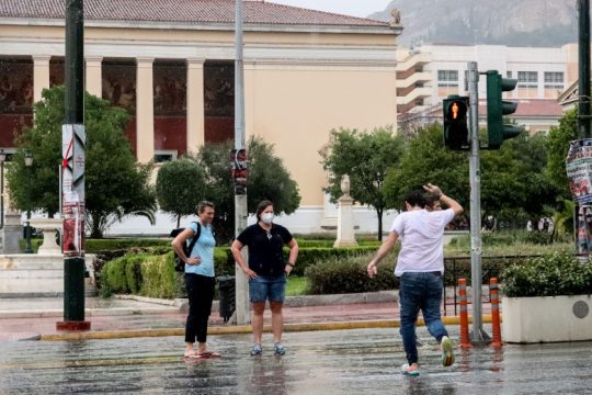 Άστατος καιρός και σήμερα με βροχές και καταιγίδες