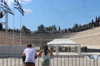 Το Καλλιμάρμαρο περιμένει τις Καρυάτιδες του Dior