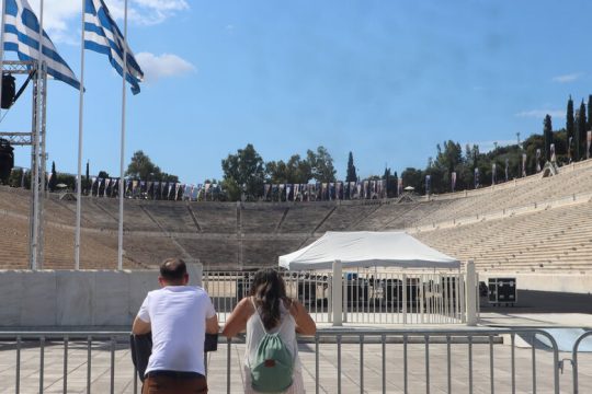 Το Καλλιμάρμαρο περιμένει τις Καρυάτιδες του Dior