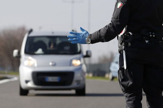 Τσουχτερό πρόστιμο 5.000 ευρώ για παραβίαση καραντίνας