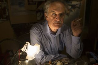 «Κράτησε μόνο τη λευκή φανέλα της απλότητας»