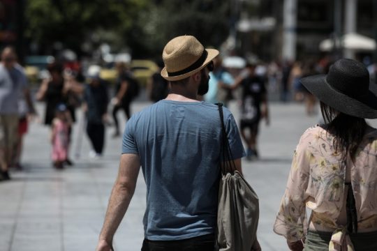 Επιμένει ο καύσωνας, στους 42 βαθμούς Κελσίους φτάνει ο υδράργυρος