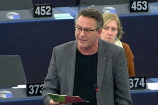 Στην Ε.Ε. φέρνει ο Κ. Αρβανίτης τη δίωξη της Ολλανδής δημοσιογράφου που φιλοξενούσε πρόσφυγα
