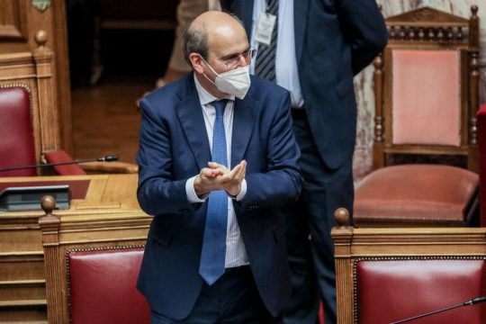 «Παράσταση» Χατζηδάκη για ευθύνες στον e-EΦΚΑ